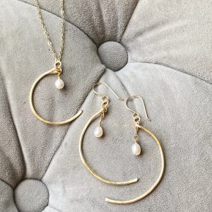 Gold Hammered Crescent Pearl Pendant Necklace Earrings Set